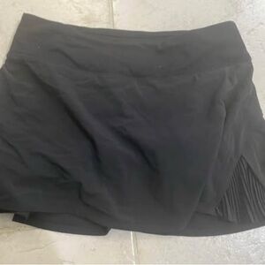 Lulu lemon skirt size 6 worn maybe once or twice
